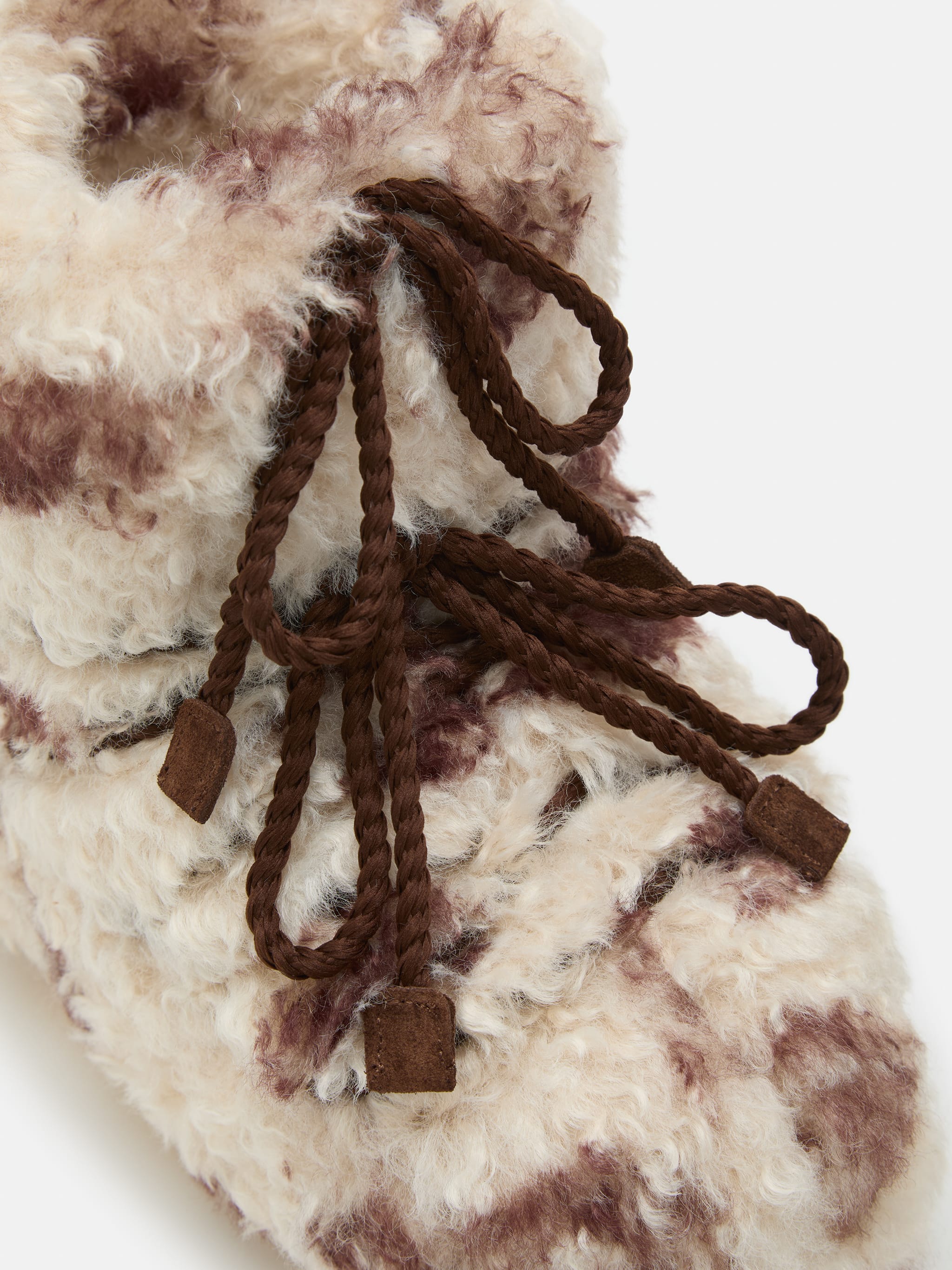 Icon Low Print Curly W