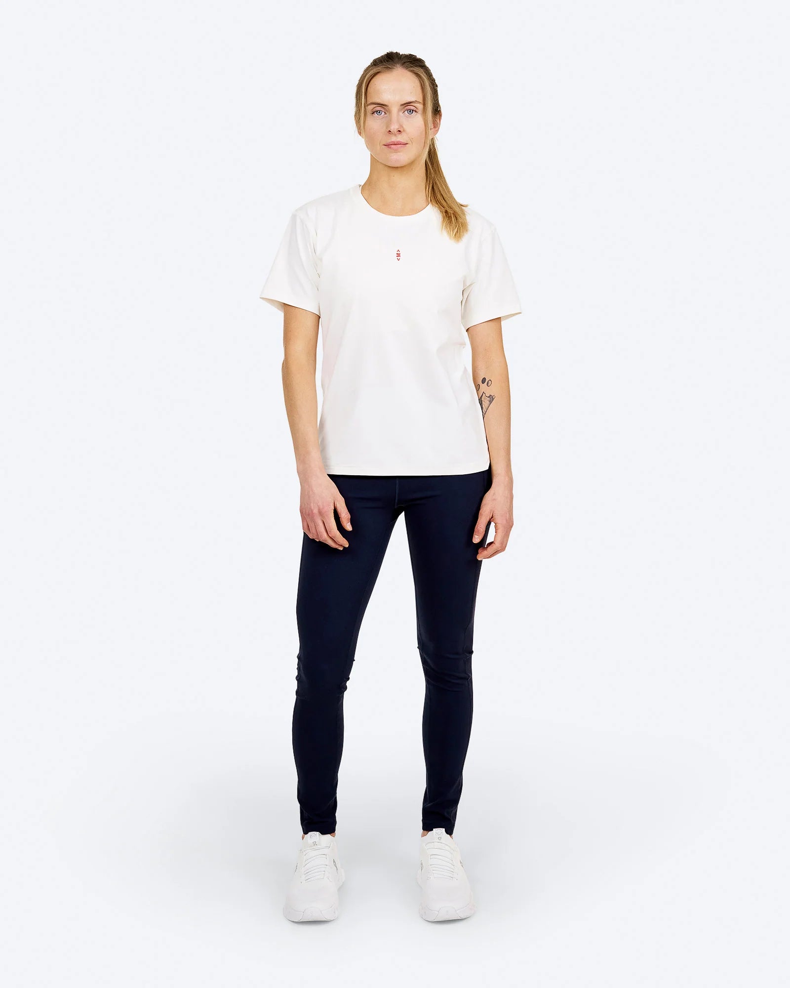 white alussum Comfort T-shirt Wmn